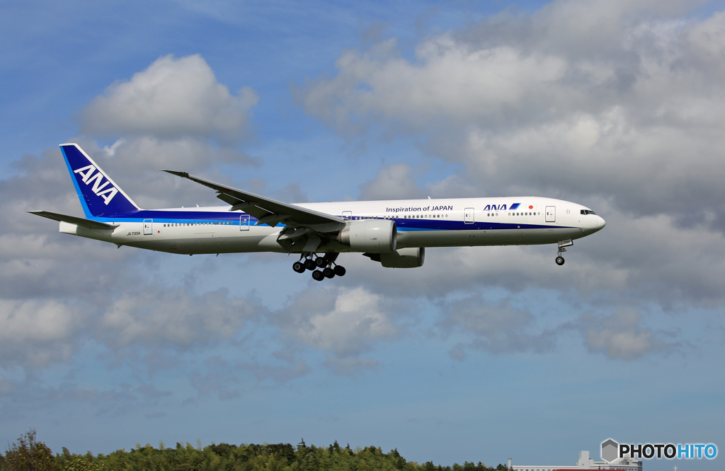 「良い雲」 ANA 777-381  JA735A Landing