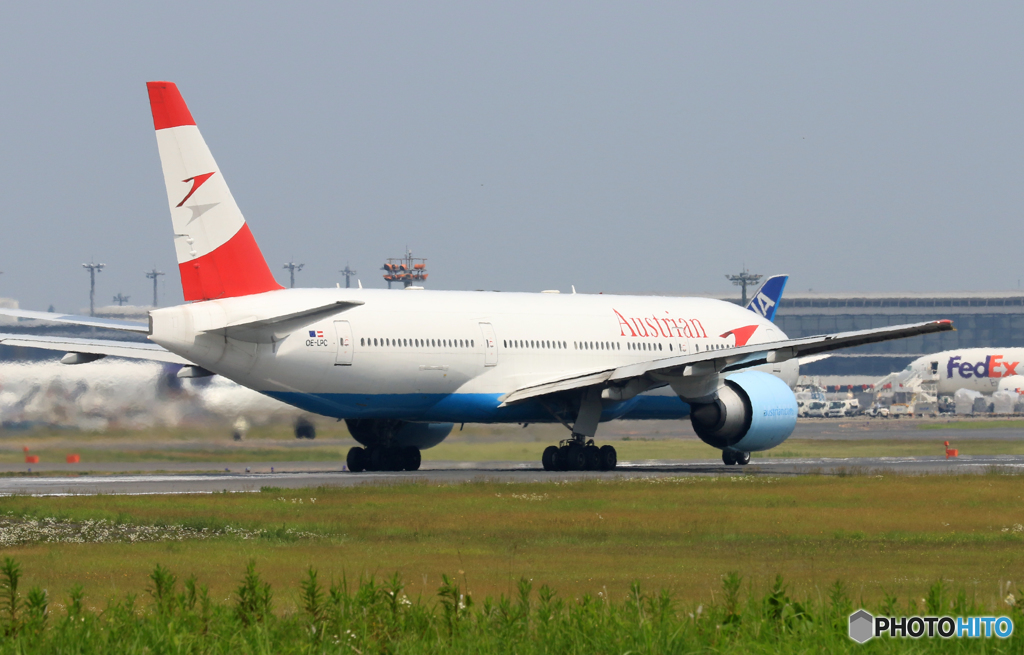 「晴れ」 Austrian 777-2Z9 OE-LPC 飛び立ちです 