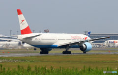 「晴れ」 Austrian 777-2Z9 OE-LPC 飛び立ちです 