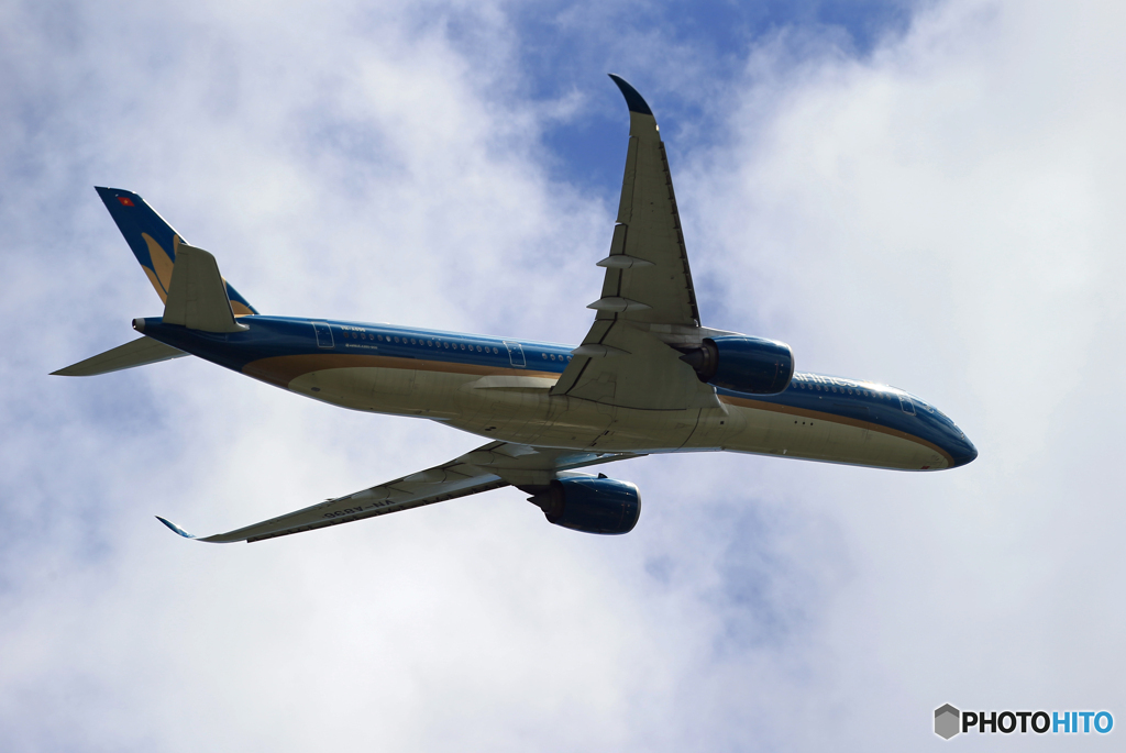 「青の空 」Vietnam A350-941 出発です