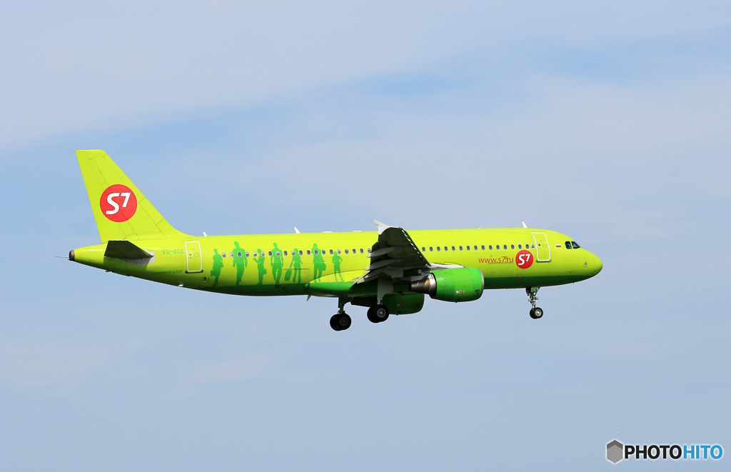 「良い天気」 S7 A320-214 VQ-VDE Landing