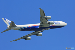 「青が大好き」 NCA 747-8KZF JA13KZ 出発です