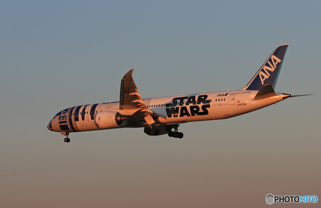 「ブルー」 ANA Star Wars JA873A 着陸です