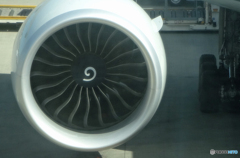 「青い日」Lufthansa A350-941 1/2 エンジン　出発準備中です