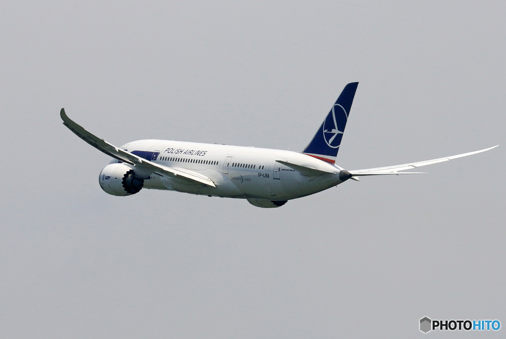 「青い空」が一番 「LOT ポーランド787-8 離陸です