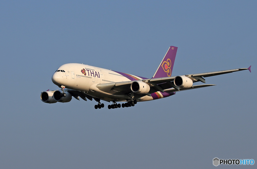 「青が大好き」 THAI A380-841 HS-TUB 着陸