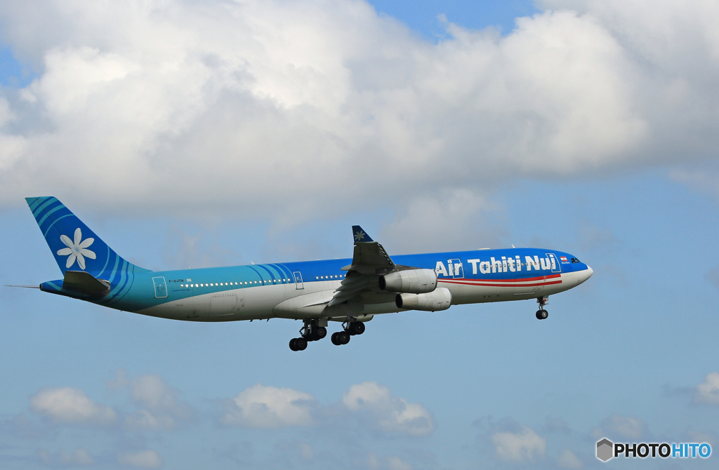 「晴れ」 Air Tahiti Nui A340-313 Landing