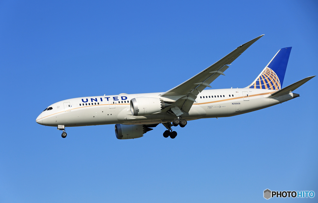 [青い空]　UNITED 787-8 N26909 Landing