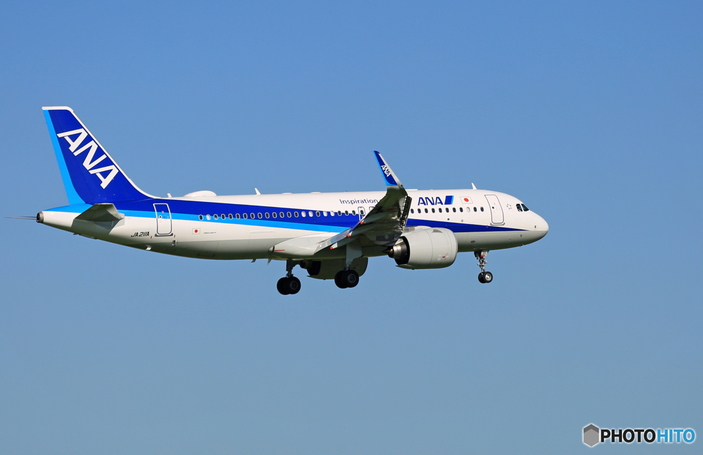 [青い空] ANA A320neo JA211A 到着です