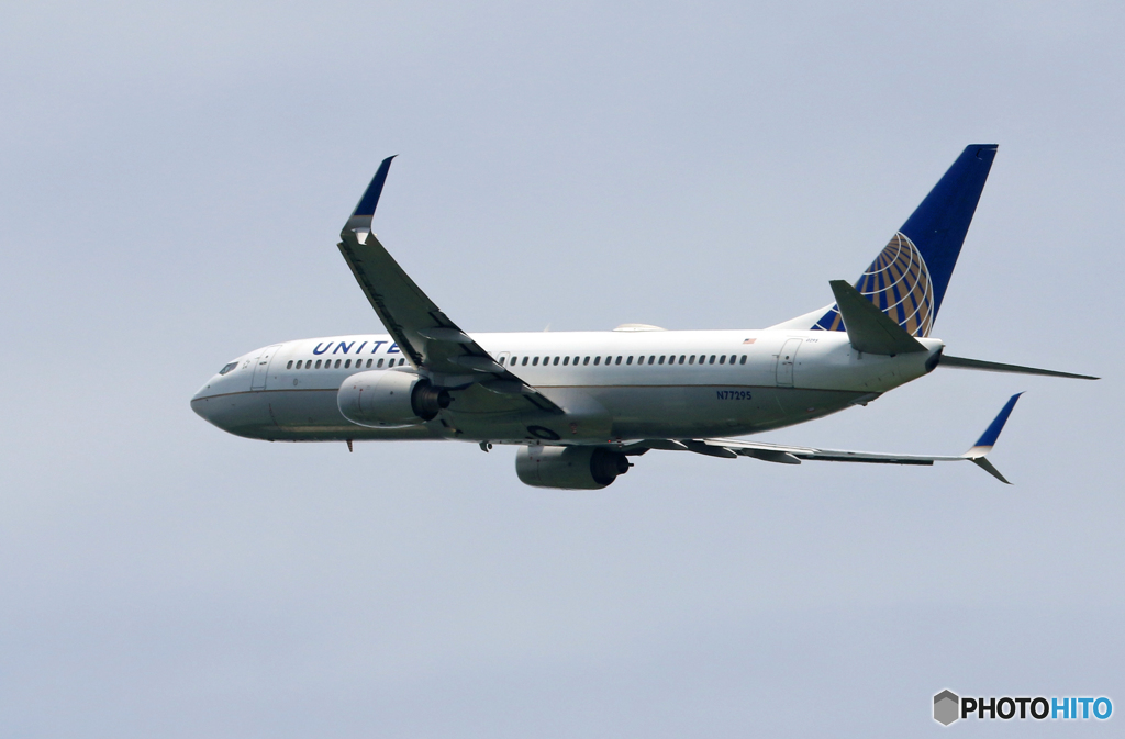 「SKY」 UNITED 737-800 N77295 離陸