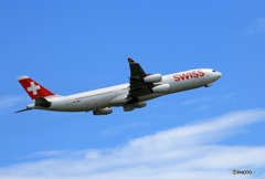 「青が大好き」 SWISS A340-313 HB-JMH 離陸