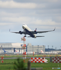 「☁雲」  DELTA  7 6 7 飛び立ち