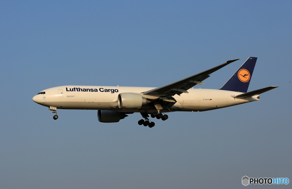 「青が大好き」 Lufthansa 777-FBT Landing 