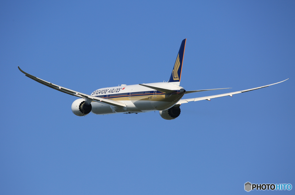 「真青の空」 Singapore 787-10 9V-SCF 離陸
