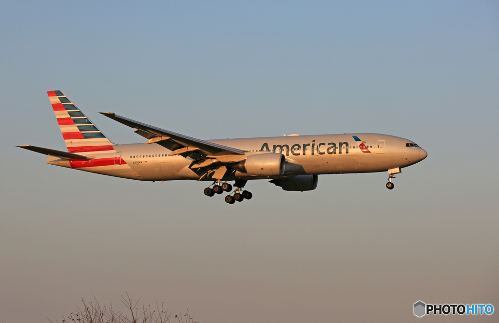 「スカイ」 American 777-223 N770AN Landing