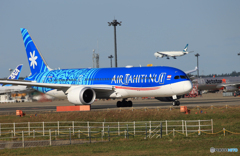 「群青」 Air Tahiti Nui F-UNOI 飛ぶ