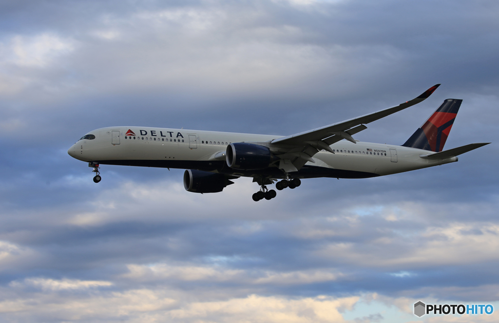 「雲」DELTA A350-941 N507DN  Landing