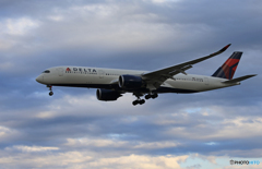 「雲」DELTA A350-941 N507DN  Landing