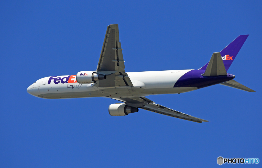 ☀「青い空」が一番FedEx 777-FS2 N110FE出発