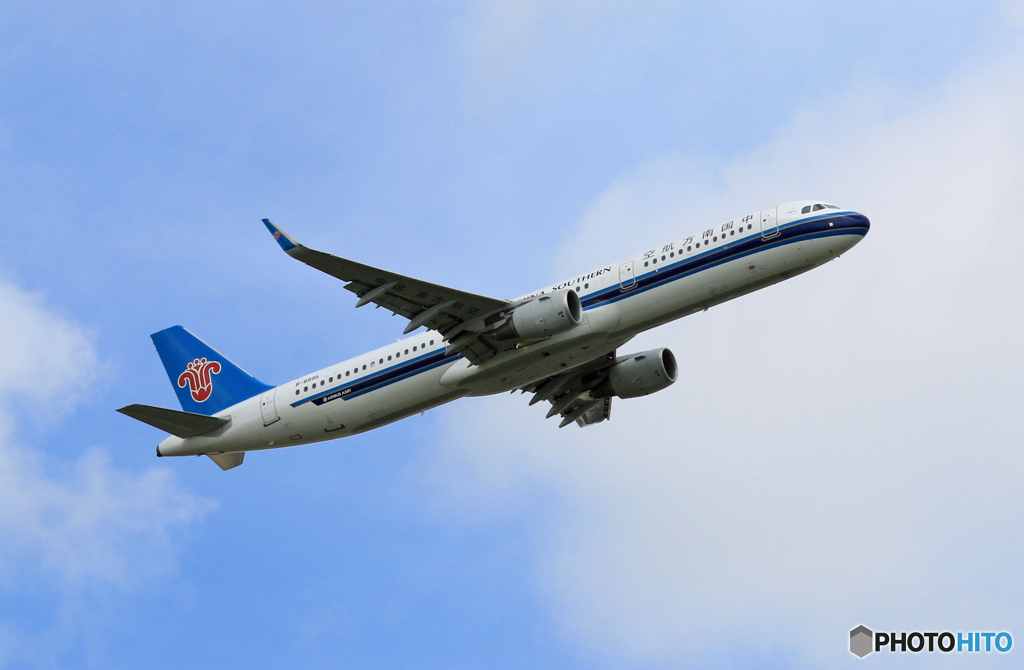 「スカイ」 中国南方A321-231 B-8995  飛び立ちです 