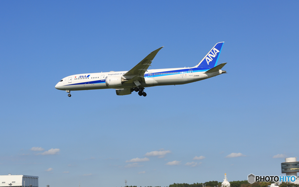 「真青の空」 ANA 787-9 JA888A 着陸します