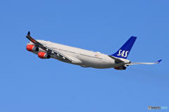 「空色」 SAS A340-313 OY-KBA 離陸します