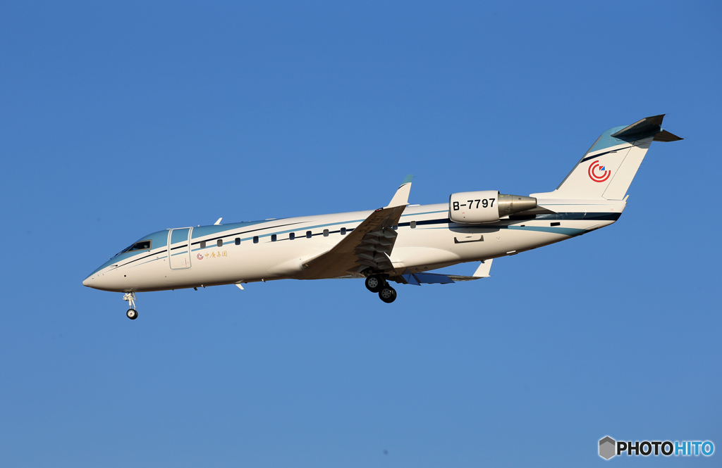 「Blue」 プライベート機ボンバル B-7797着陸します