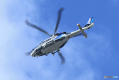 「青色が好き」報道へり飛来 