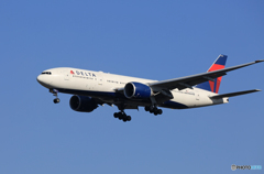 「そらー」 DELTA 777-232 N710DN 到着