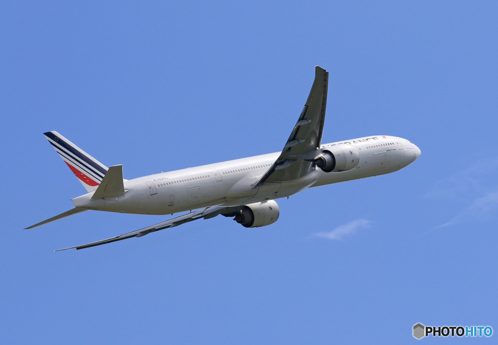 「青が大好き」 Air France 777 F-GZNJ 飛ぶ