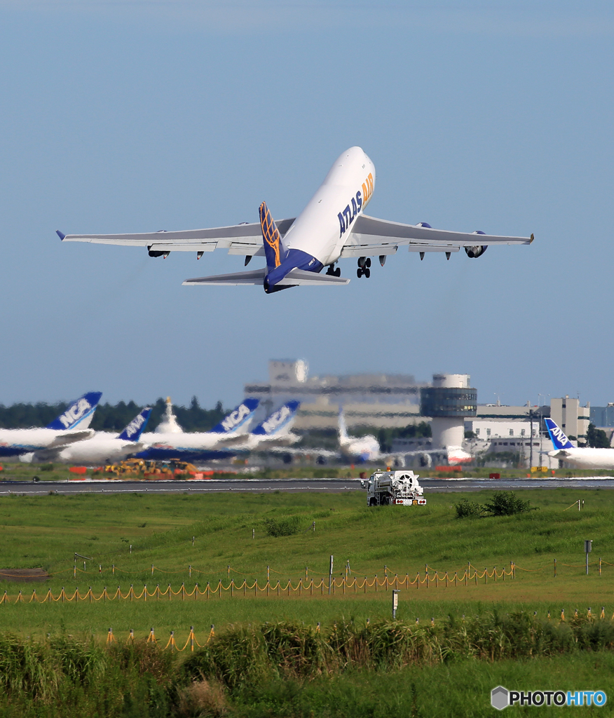 「青色が好き」 ATLAS 747-47UF N496MC離陸します