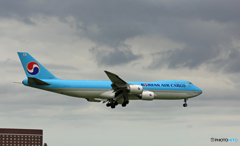 「雲」 KOREAN Cargo 747-8 HL7623 着陸