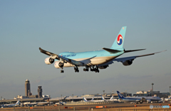 「青色が好き」 Korean 747-8F HL7639 着陸
