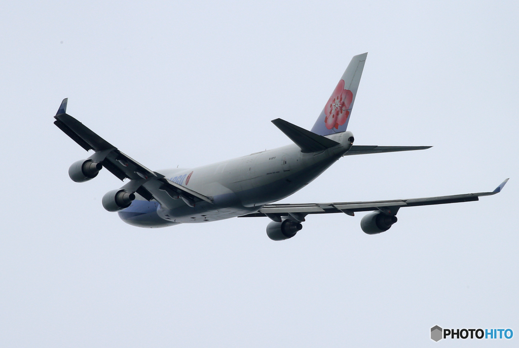 「曇り」China 747-400 B-18717 Takeoff 