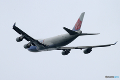 「曇り」China 747-400 B-18717 Takeoff 