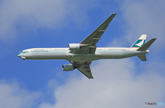 [青い空] Cathay 777-367 B-HNF 離陸