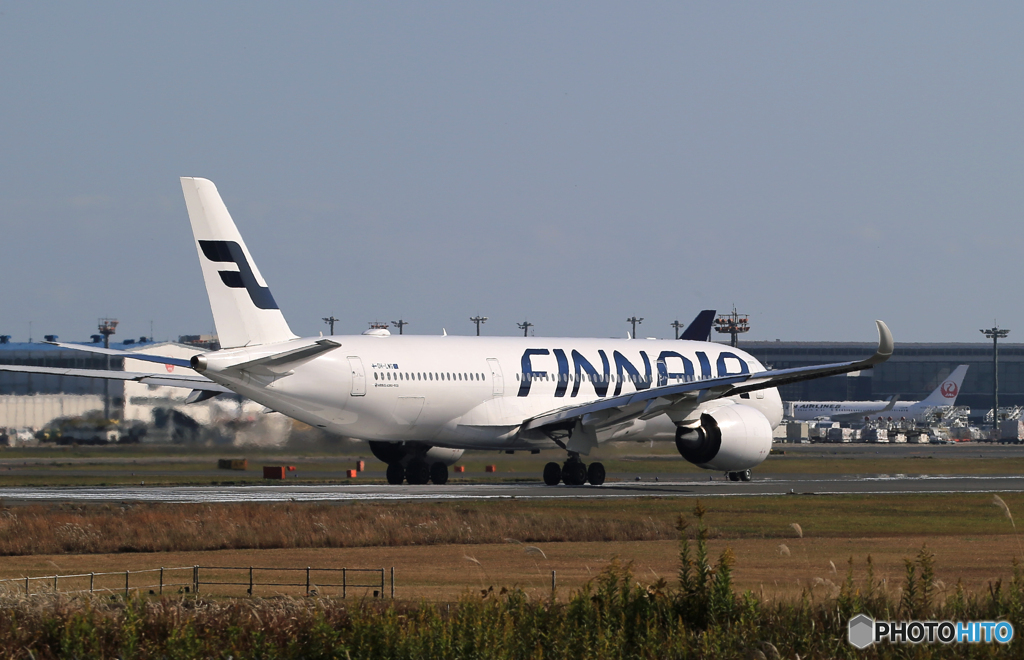 「青が好き」 FINNAIR A350-941 OH-LWG  離陸します