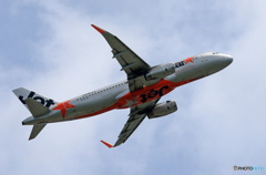 「晴れ」 Jetstar A320-232 JA06JJ 飛ぶ