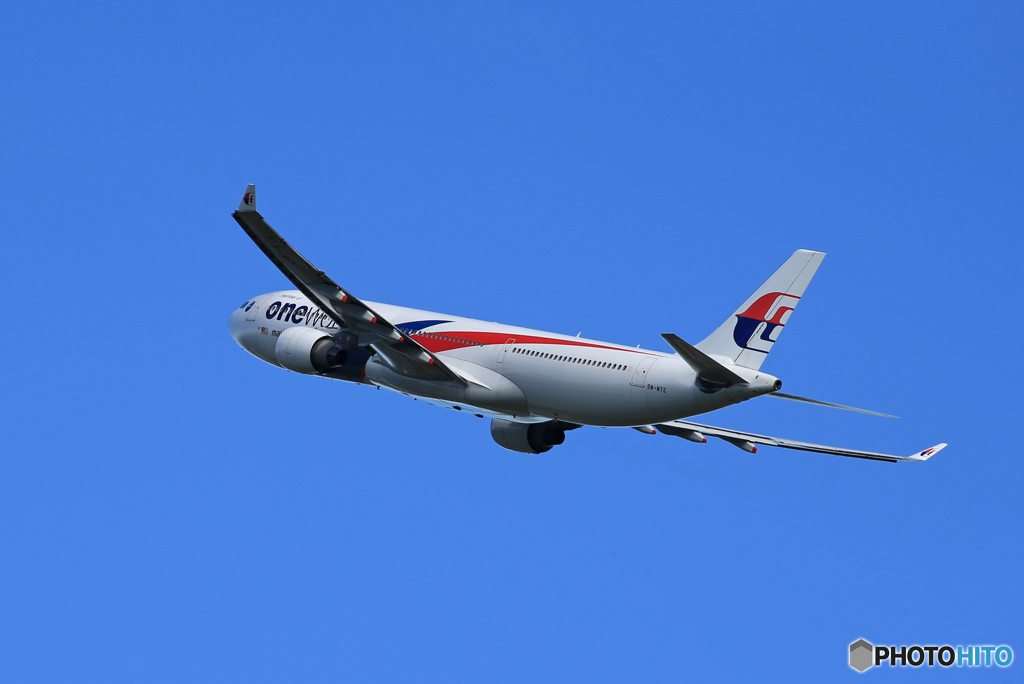 「Blue」マレーシア A330-323 9M-MTE  離陸します