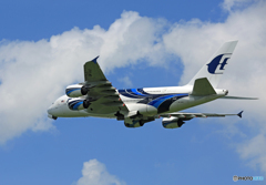 「青い空」が一番 Malaysia A380-841 9M-MNB離陸
