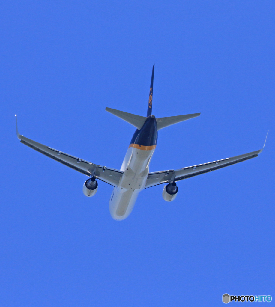 ☀「青い空」が一番 UPS 767 飛び立ちです
