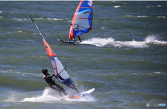 「蒼空」東京湾のクロスする・ウインドサーフィン　 