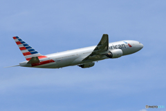 「ぶるー」 American 777-200 N779AN 飛び立ちです