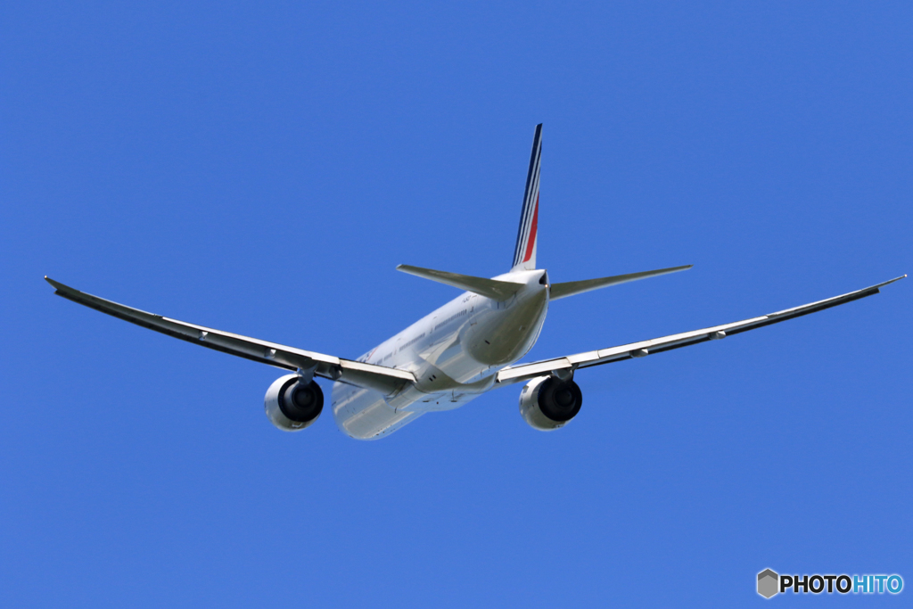 「青が大好き」 Air France 777-200 F-GSQD 飛び立ちです
