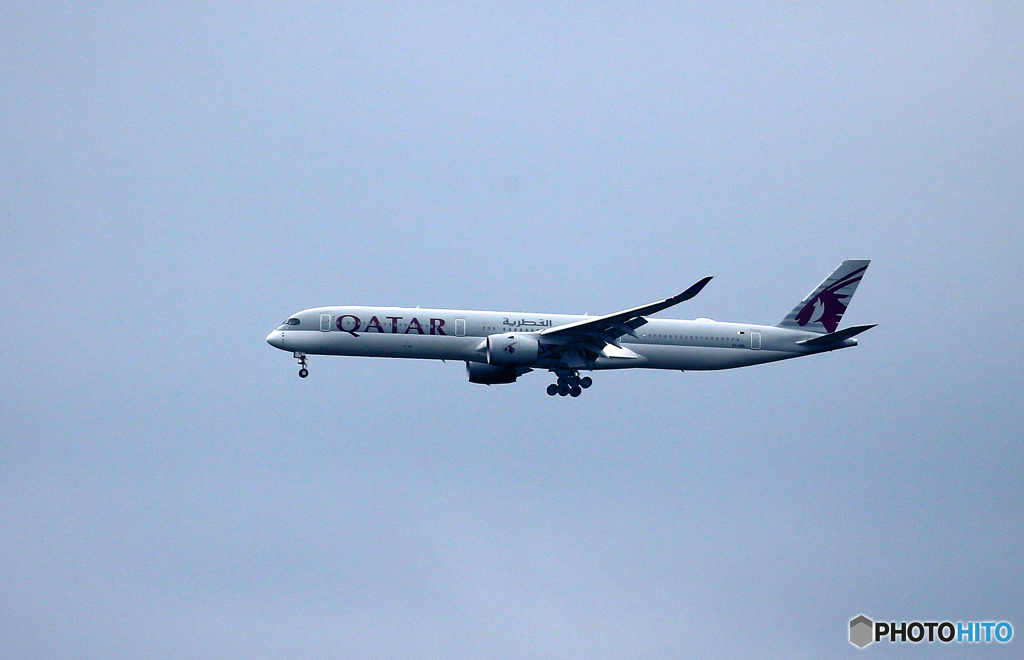 「くもり」QATAR A350-941 着陸