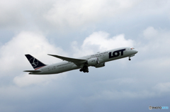 「曇り」 LOT ポーランド航空787-8 SP-LSF Takeoff