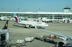 『青い日」ミュンヘン国際空港 の 風景