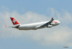 「空色」 SWISS A340-313 HB-JMB飛び立ちです 