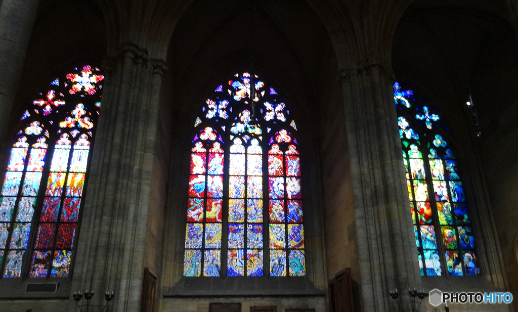 チェコ（1315）プラハ　プラハ城のステンドグラス  