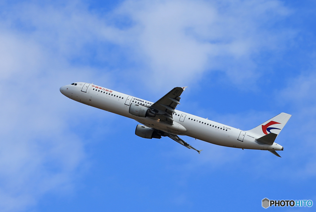 「SKY」中国東方A321-231 B-2290 飛び立ちです